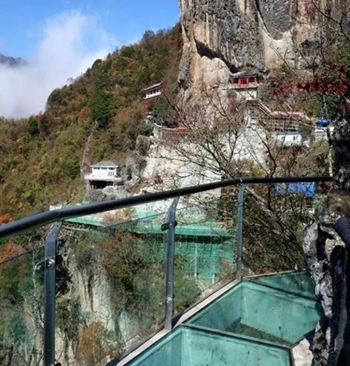 玻璃栈道:不能尖叫腿软的景区不是好景区!